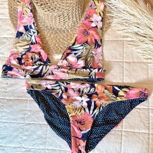 Billabong swimwear set Large